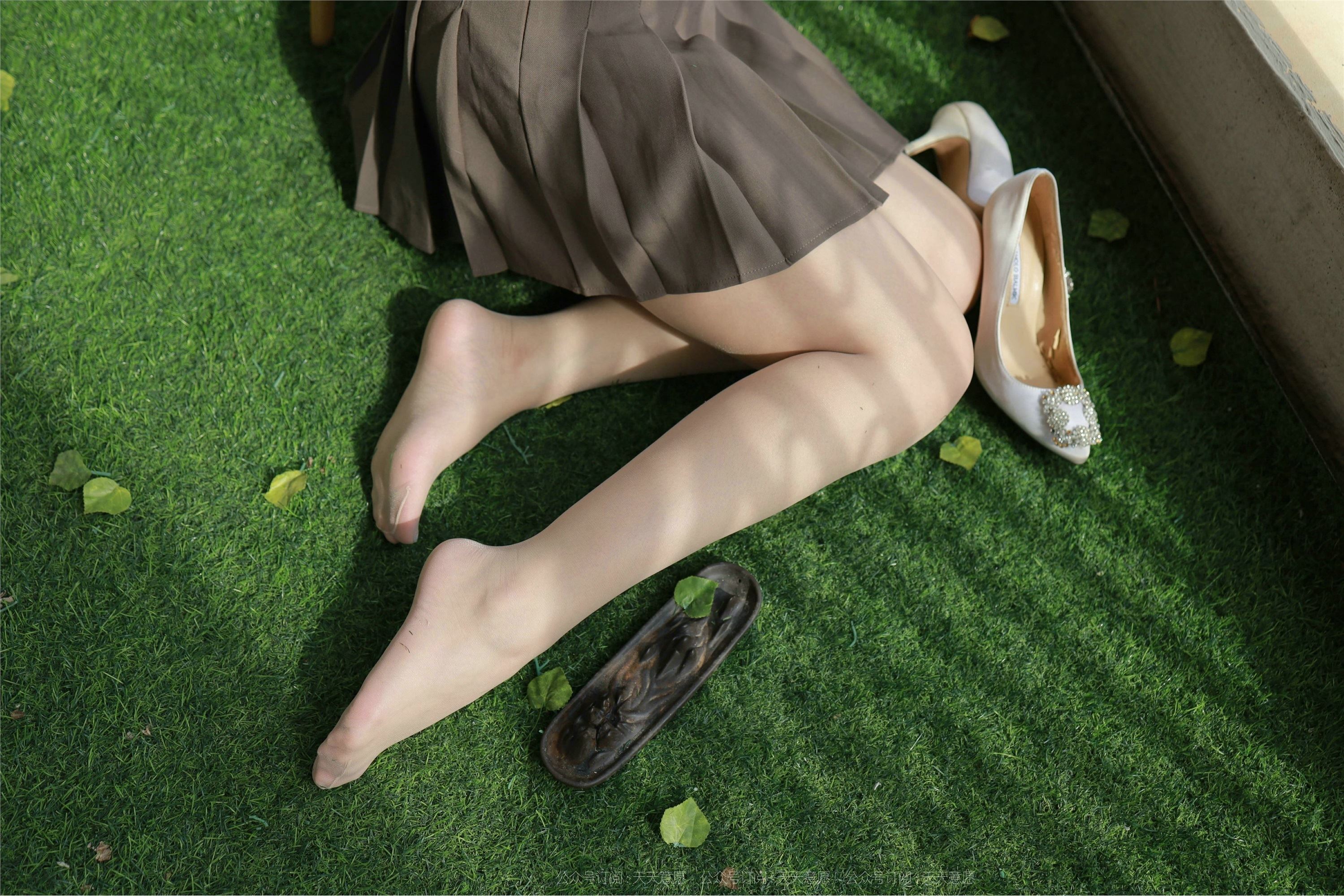 IESS异思趣向  2021.10.10 丝享家943：秋秋《阳台上的美女》